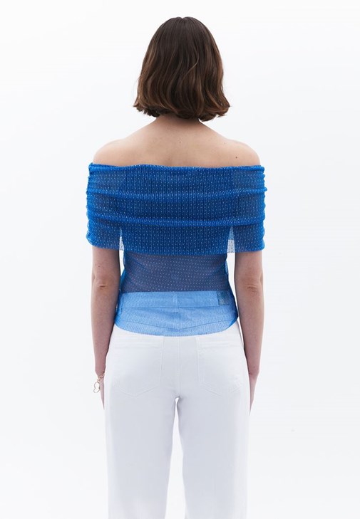 Düşük Omuz Tül Bluz ve Wide-Leg Pantolon Kombini