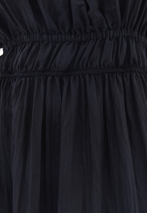 Fırfır Detaylı Uzun Elbise ve Ayakkabı Kombini