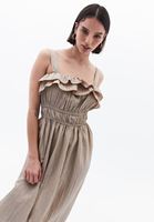 Bayan Bej Fırfır Detaylı Uzun Elbise