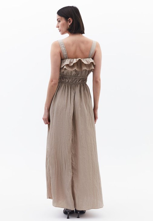 Fırfırlı Elbise ve İnce Bantlı Topuklu Terlik Kombini