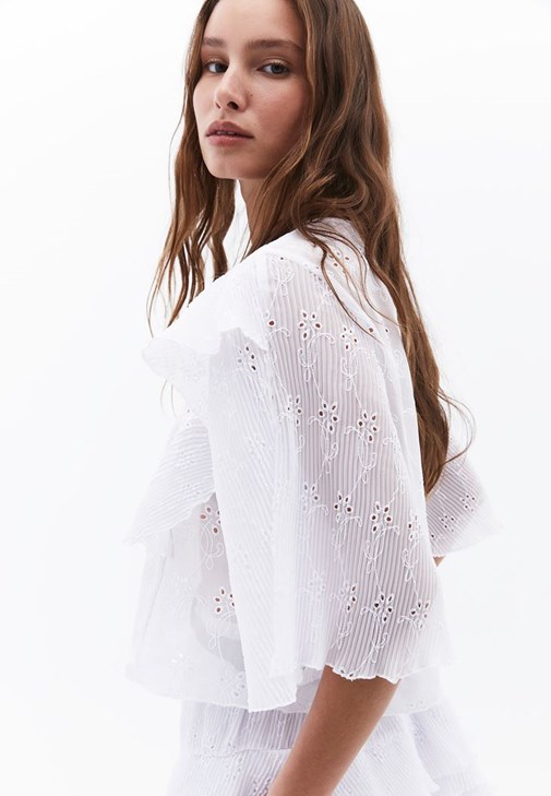 Brodeli Crop Bluz ve Brodeli Etek Kombini