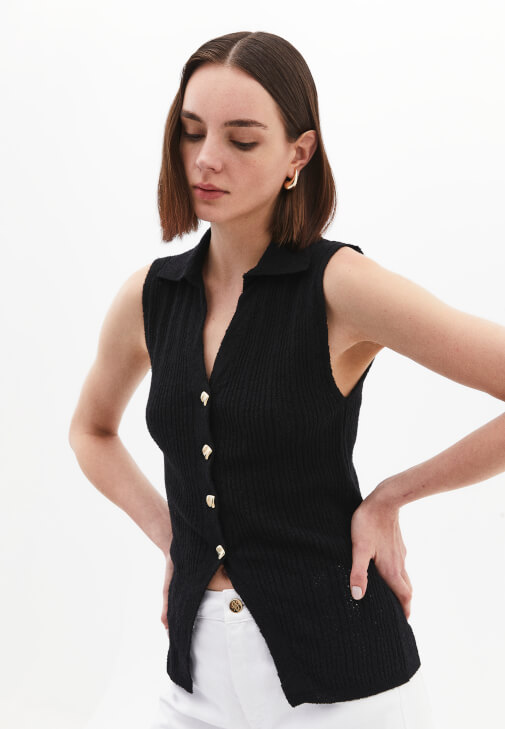 Ajurlu Triko Yelek ve Wide-Leg Pantolon Kombini