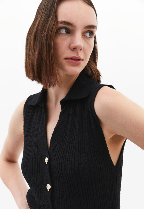 Ajurlu Triko Yelek ve Wide-Leg Pantolon Kombini