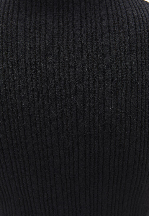 Ajurlu Triko Yelek ve Wide-Leg Pantolon Kombini