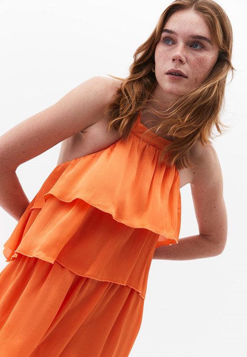 Halter Yaka Uzun Elbise ve Ayakkabı Kombini