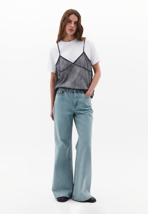 Denim Pantolon ve Oversize Gömlek Kombini