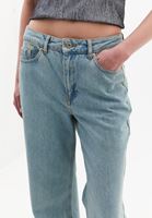 Denim Pantolon ve Oversize Gömlek Kombini