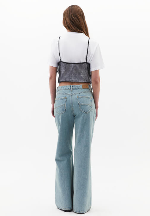 Denim Pantolon ve Oversize Gömlek Kombini