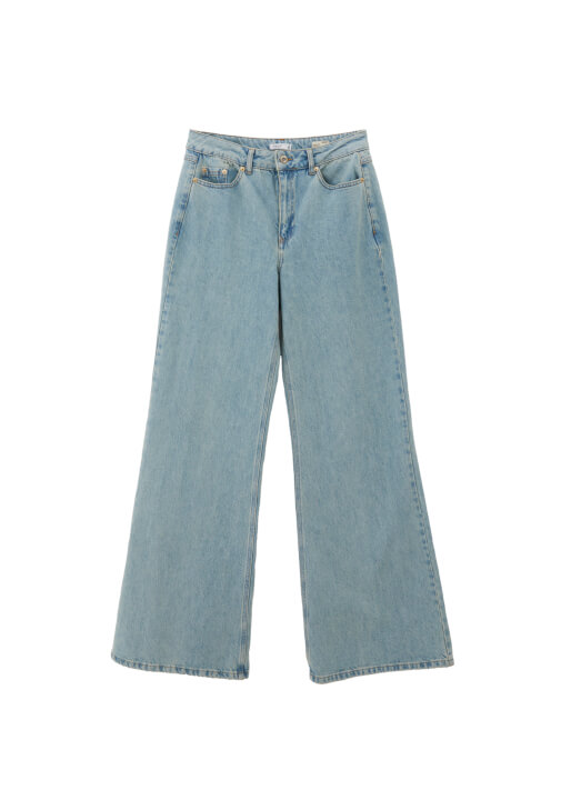 Denim Pantolon ve Oversize Gömlek Kombini