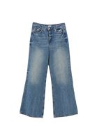 Wide-Leg Denim Pantolon ve Yüksek Yaka Tişört Kombini