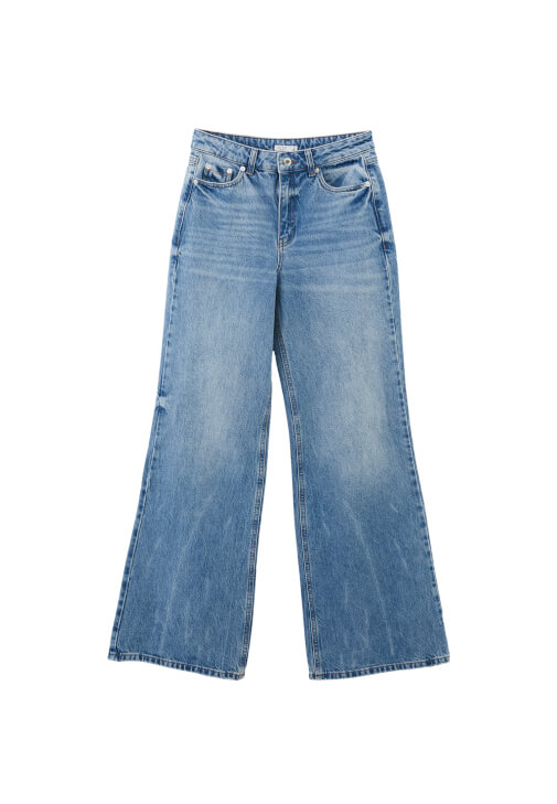 Wide-Leg Denim Pantolon ve Pamuklu Tişört Kombini