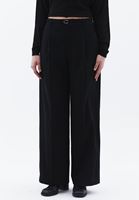 Bayan Siyah Kemer Detaylı Straight-Fit Pantolon