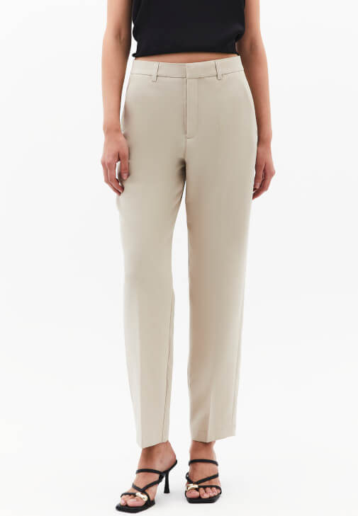Yüksek Bel Slim-Fit Pantolon ve Atlet Kombini