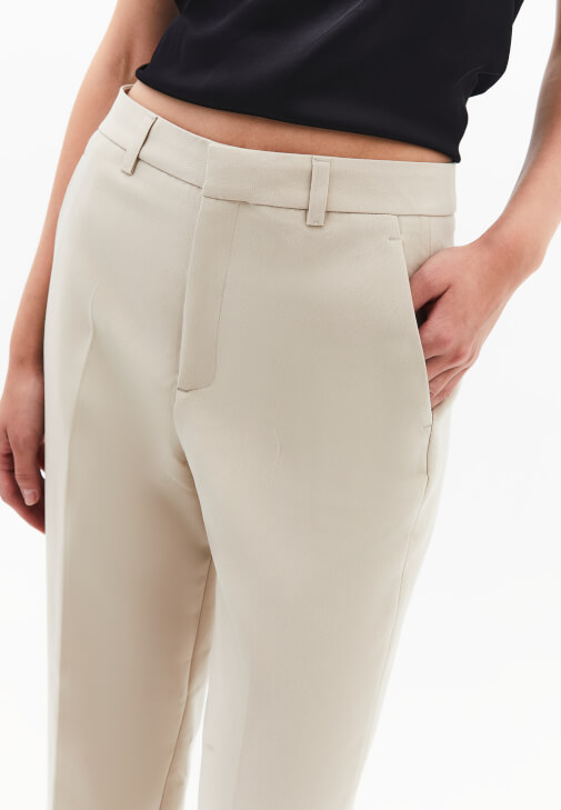 Yüksek Bel Slim-Fit Pantolon ve Atlet Kombini