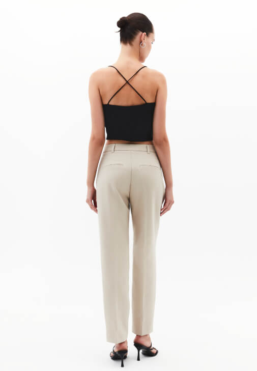 Yüksek Bel Slim-Fit Pantolon ve Atlet Kombini