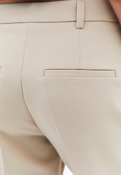 Yüksek Bel Slim-Fit Pantolon ve Atlet Kombini