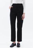 Carrot-Fit Pantolon ve Slim-Fit Gömlek Kombini