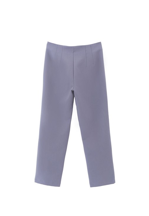 Carrot-Fit Pantolon ve Büzgülü Tişört Kombini