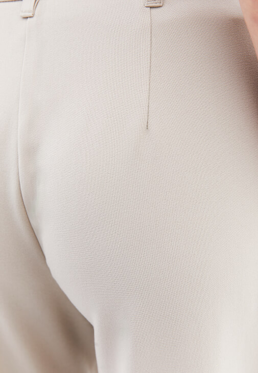 Pantolon ve Kalın Askılı Atlet Kombini