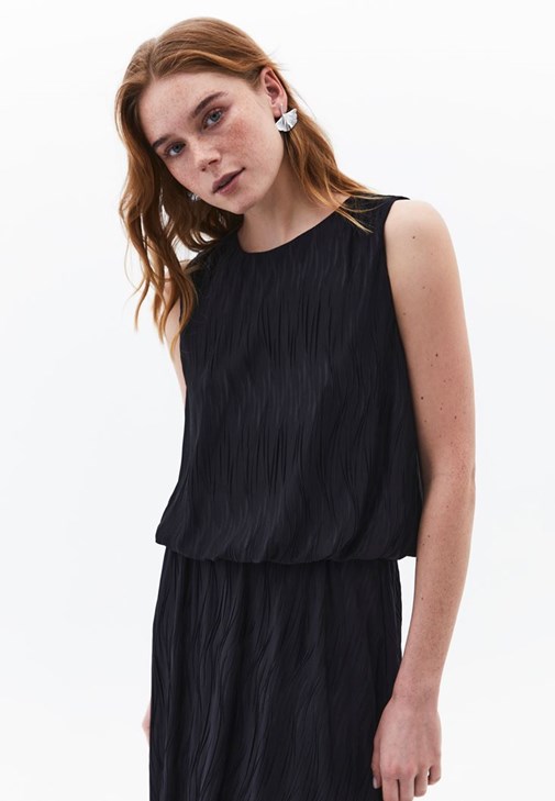 Siyah Pileli Crop Bluz