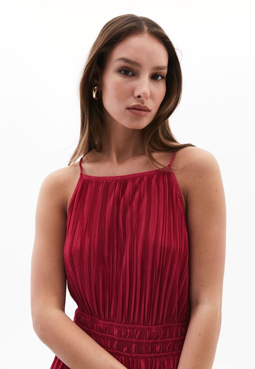 Pileli Uzun Elbise ve Topuklu Terlik Kombini