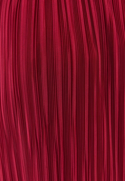 Pileli Uzun Elbise ve Topuklu Terlik Kombini