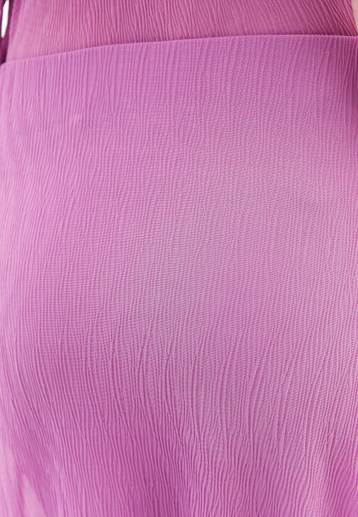 Yüksek Bel Etek ve Fırfırlı Bluz Kombini