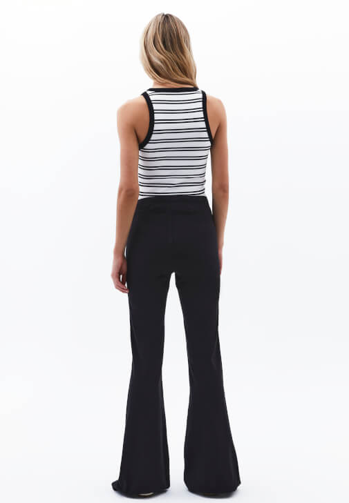 Flare Pantolon ve Halter Yaka Atlet Kombini