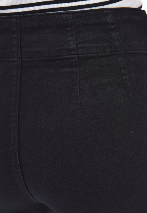 Flare Pantolon ve Halter Yaka Atlet Kombini