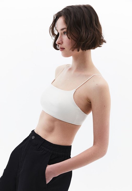 İnce Askılı Bralet ve Straight-Fit Pantolon Kombini