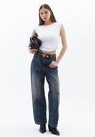 Büzgülü Tişört ve Barrel-Fit Pantolon Kombini