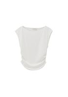 Büzgülü Tişört ve Barrel-Fit Pantolon Kombini