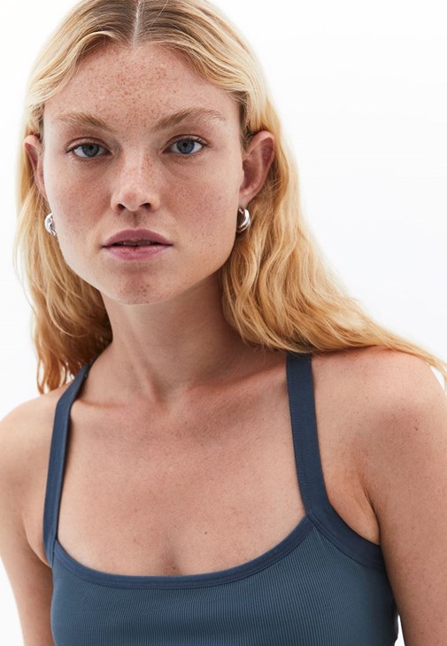 Askılı Atlet ve Yüksek Bel Tayt Kombini