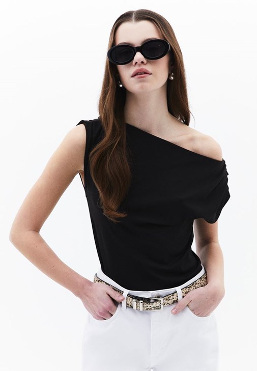 Büzgü Detaylı Bluz ve Wide-Leg Pantolon Kombini