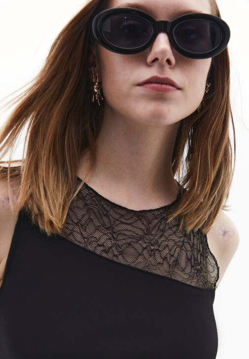 Dantel Detaylı Atlet ve Bermuda Şort Kombini