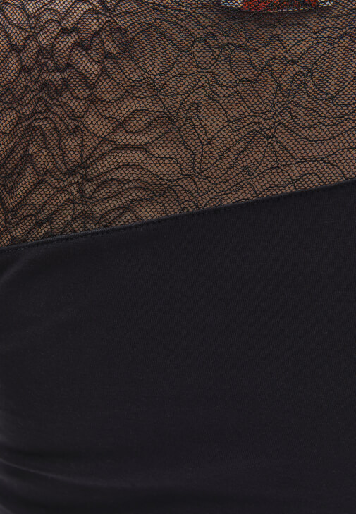 Dantel Detaylı Atlet ve Bermuda Şort Kombini