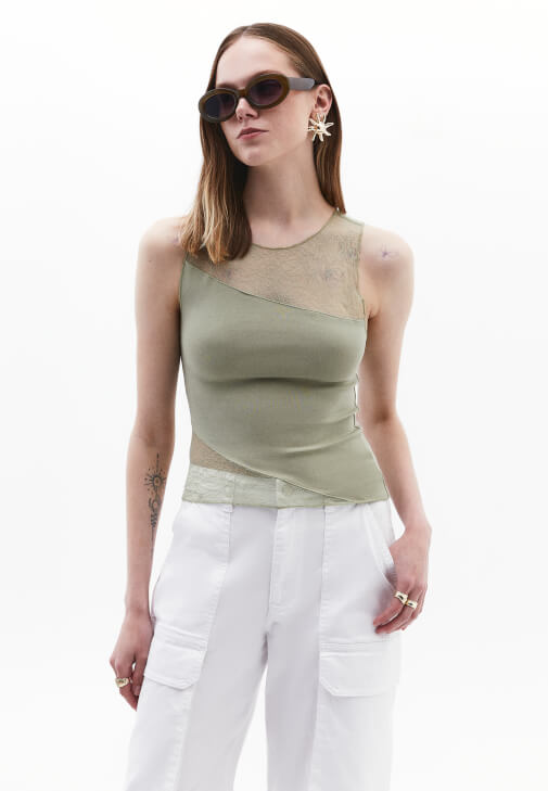 Dantel Detaylı Atlet ve Kargo Pantolon Kombini