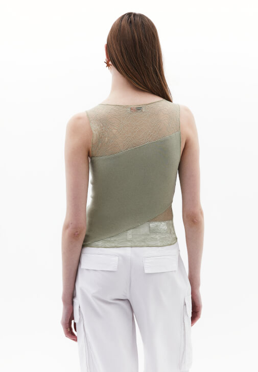 Dantel Detaylı Atlet ve Kargo Pantolon Kombini