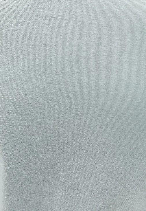 Pamuklu Tişört ve Tencel Pantolon Kombini