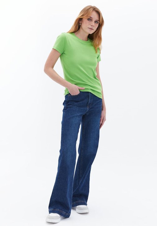 Pamuklu Sıfır Yaka Tişört ve Bootcut Pantolon Kombini