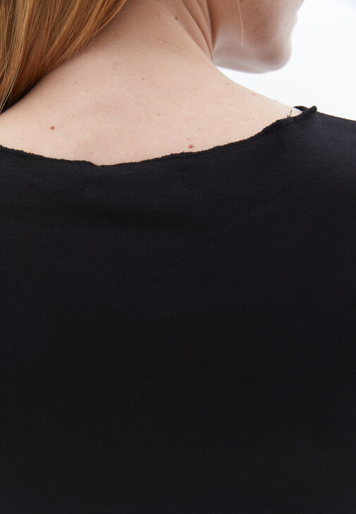 Crop Tişört ve Denim Etek Kombini
