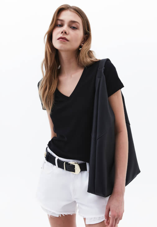 Siyah V Yaka Pamuklu Tişört