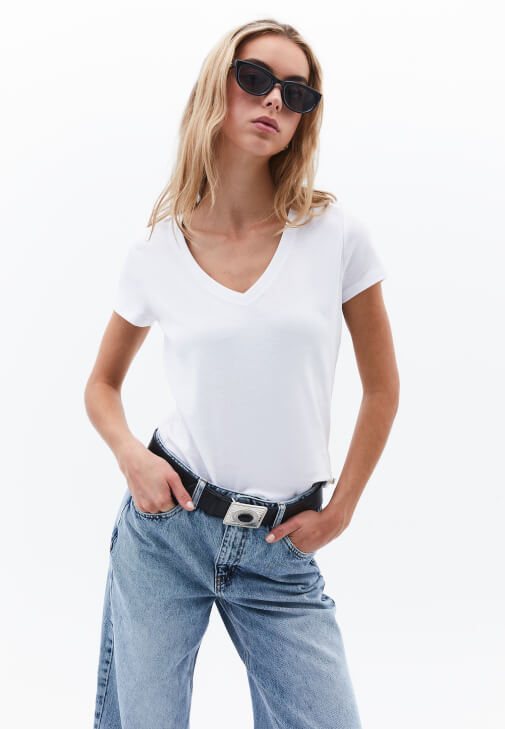  V Yaka Pamuklu Tişört