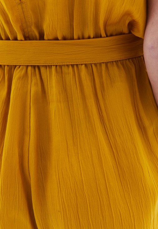 Kemerli Wide-Leg Saten Tulum	ve Terlik Kombini