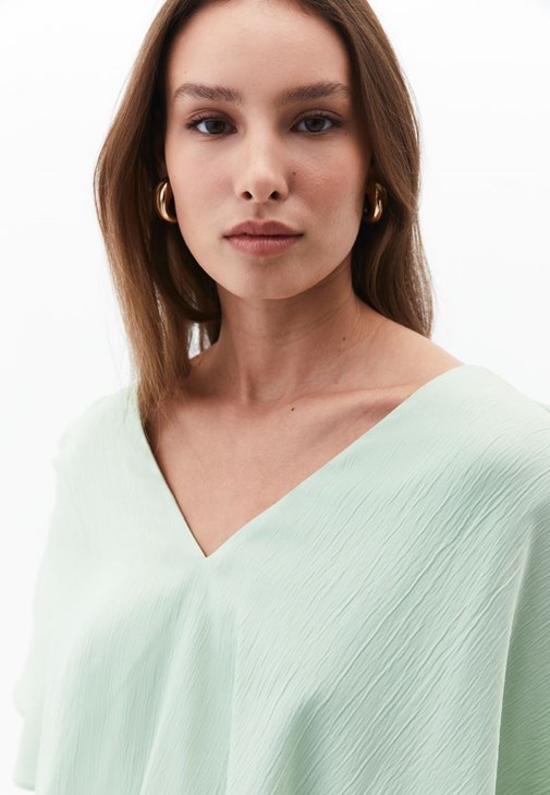 Pelerinli Saten Elbise ve Terlik Kombini