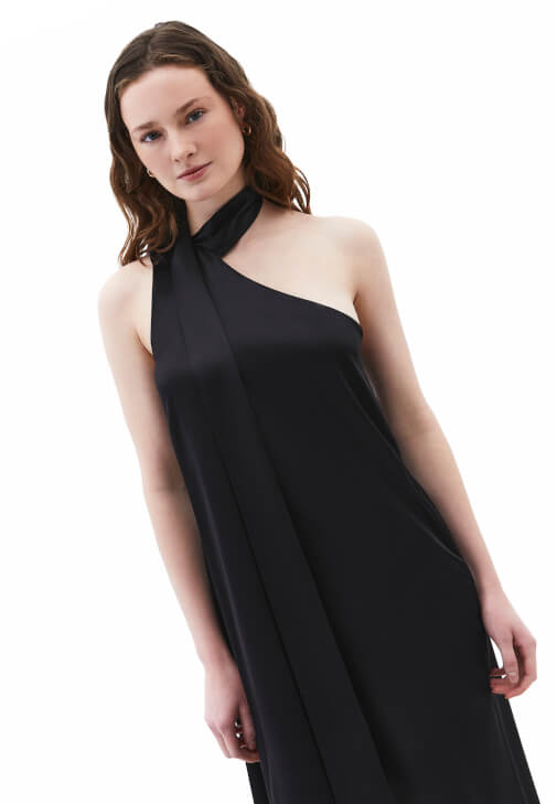 Saten Uzun Elbise ve Ayakkabı Kombini