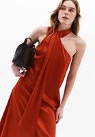 Bayan Kırmızı Yaka Detaylı Saten Elbise