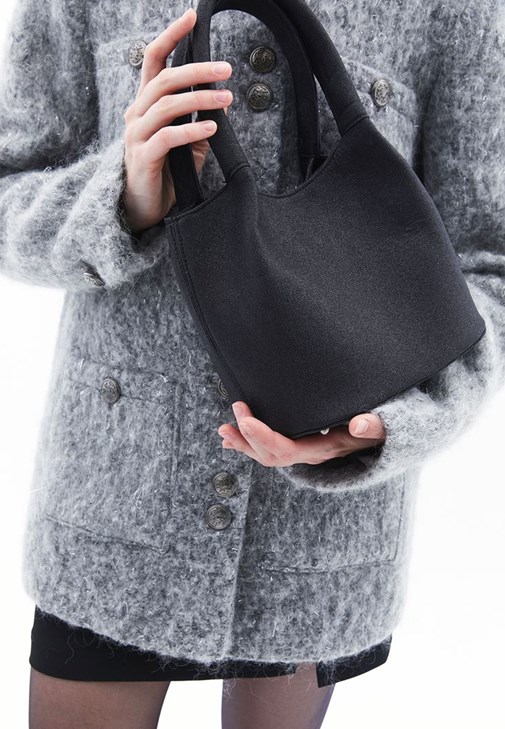 Büzgülü Elbise ve Topuklu Ayakkabı Kombini