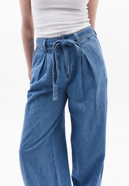 Yüksek Bel Balon Pantolon ve Atlet Kombini