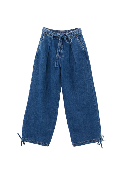 Denim Balon Pantolon ve Atlet Kombini